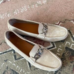 Ferragamo Elegant Cream Loafers with Chain Accent